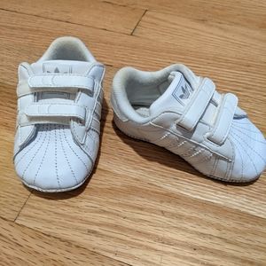 Adidas toddler shoes size 3 white